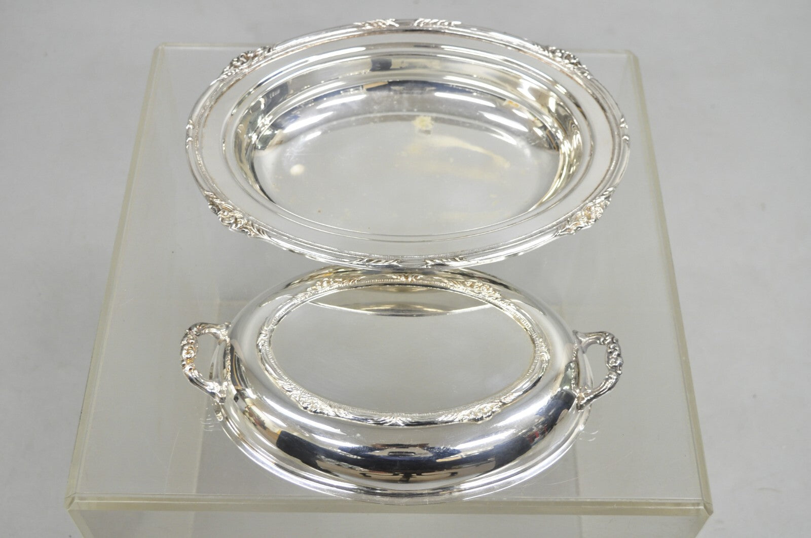 Vintage English Silver Mfg Silver Plated Covered Vegetable Serving Dish On Feet