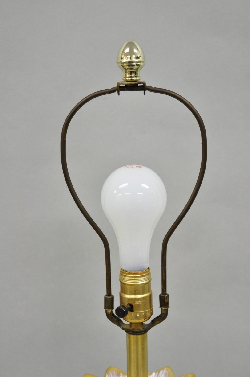 Vintage Italian Hollywood Regency White Porcelain Ceramic Pinneaple Table Lamp
