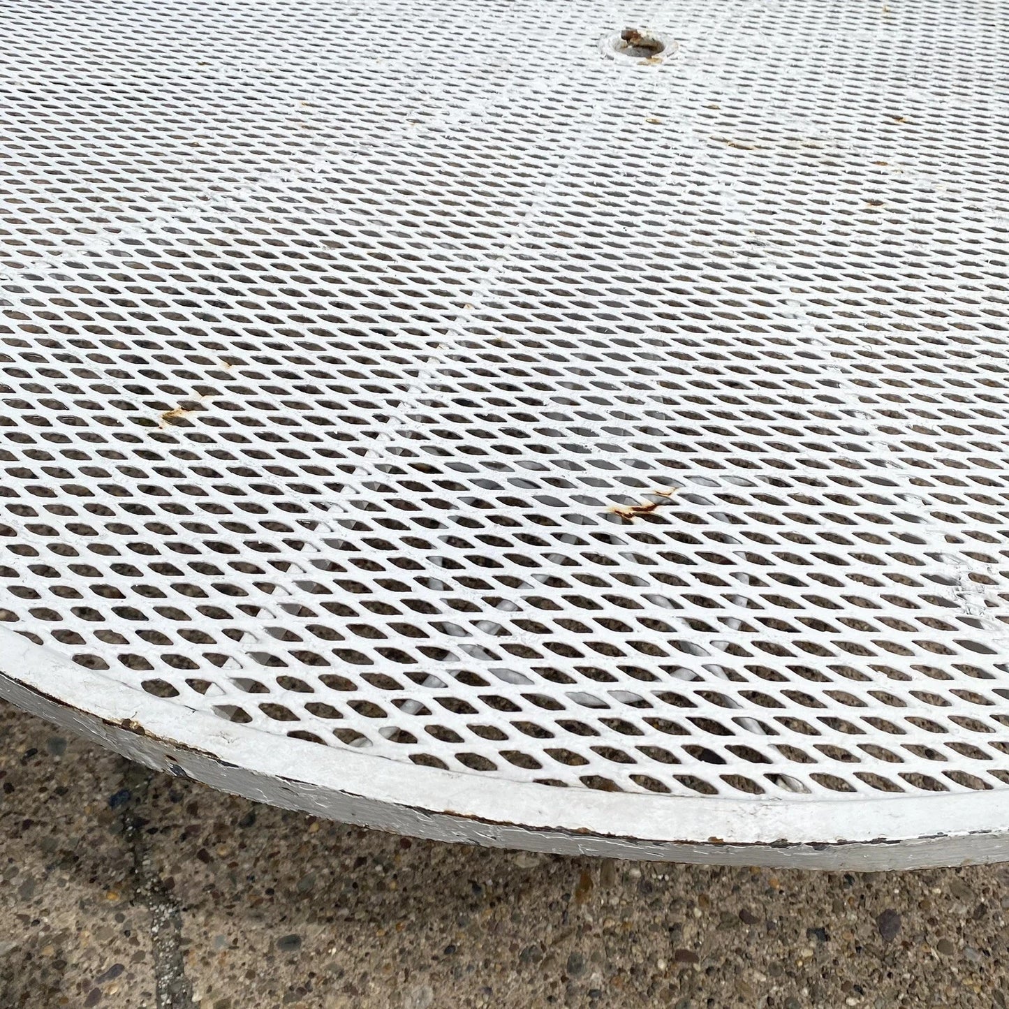 Vintage Russell Woodard Sculptura 53" Round Wrought Iron Patio Dining Table