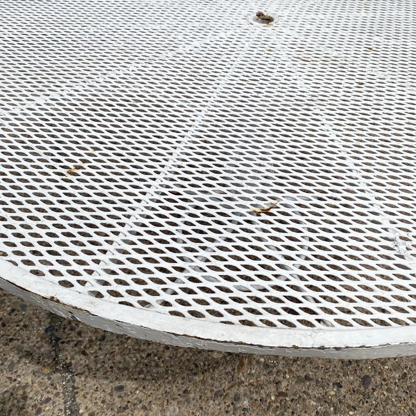Vintage Russell Woodard Sculptura 53" Round Wrought Iron Patio Dining Table