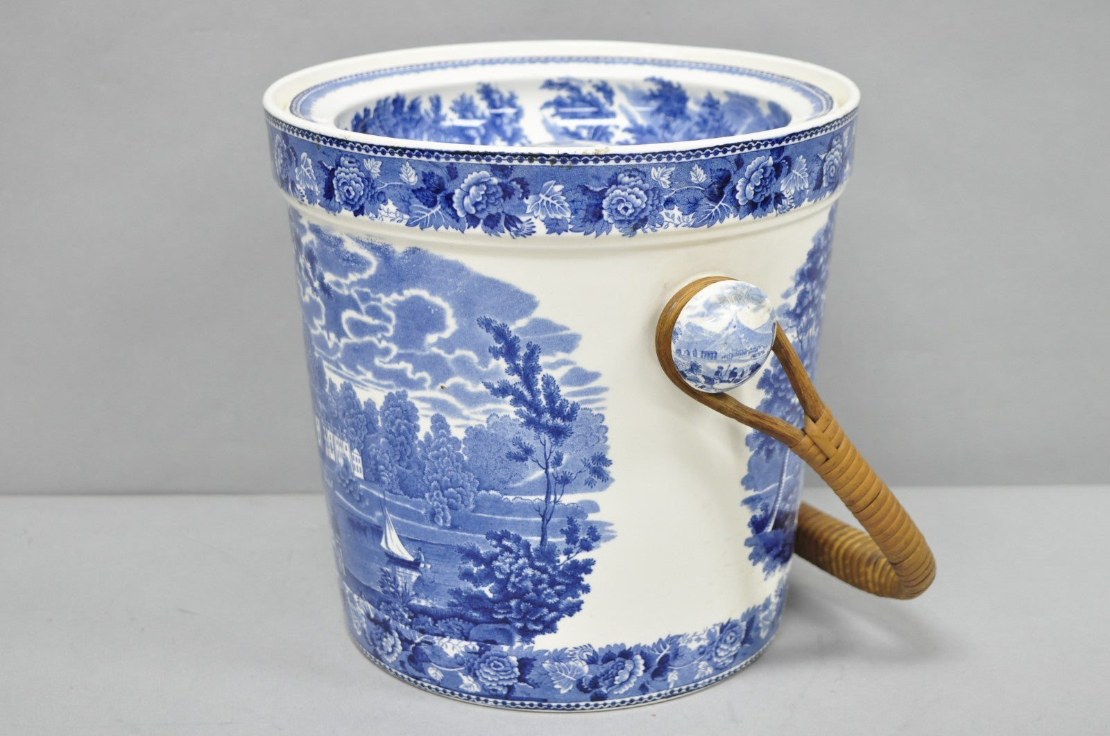 Wedgwood Landscape Etruria Pattern Blue White Porcelain Covered Slop Pot Commode