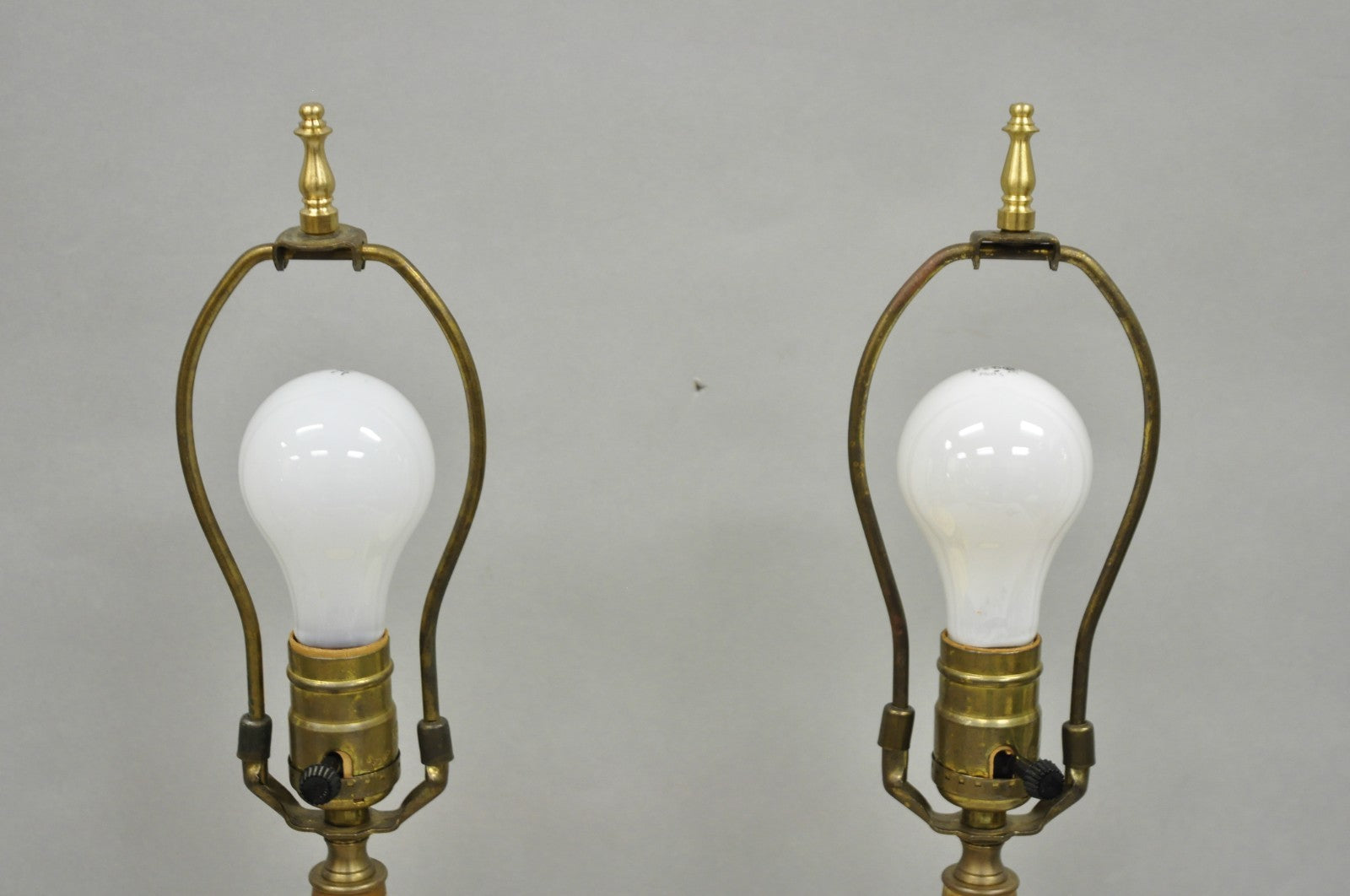 Vintage Italian Regency Tole Metal French Country Cream Gold Urn Table Lamp Pair