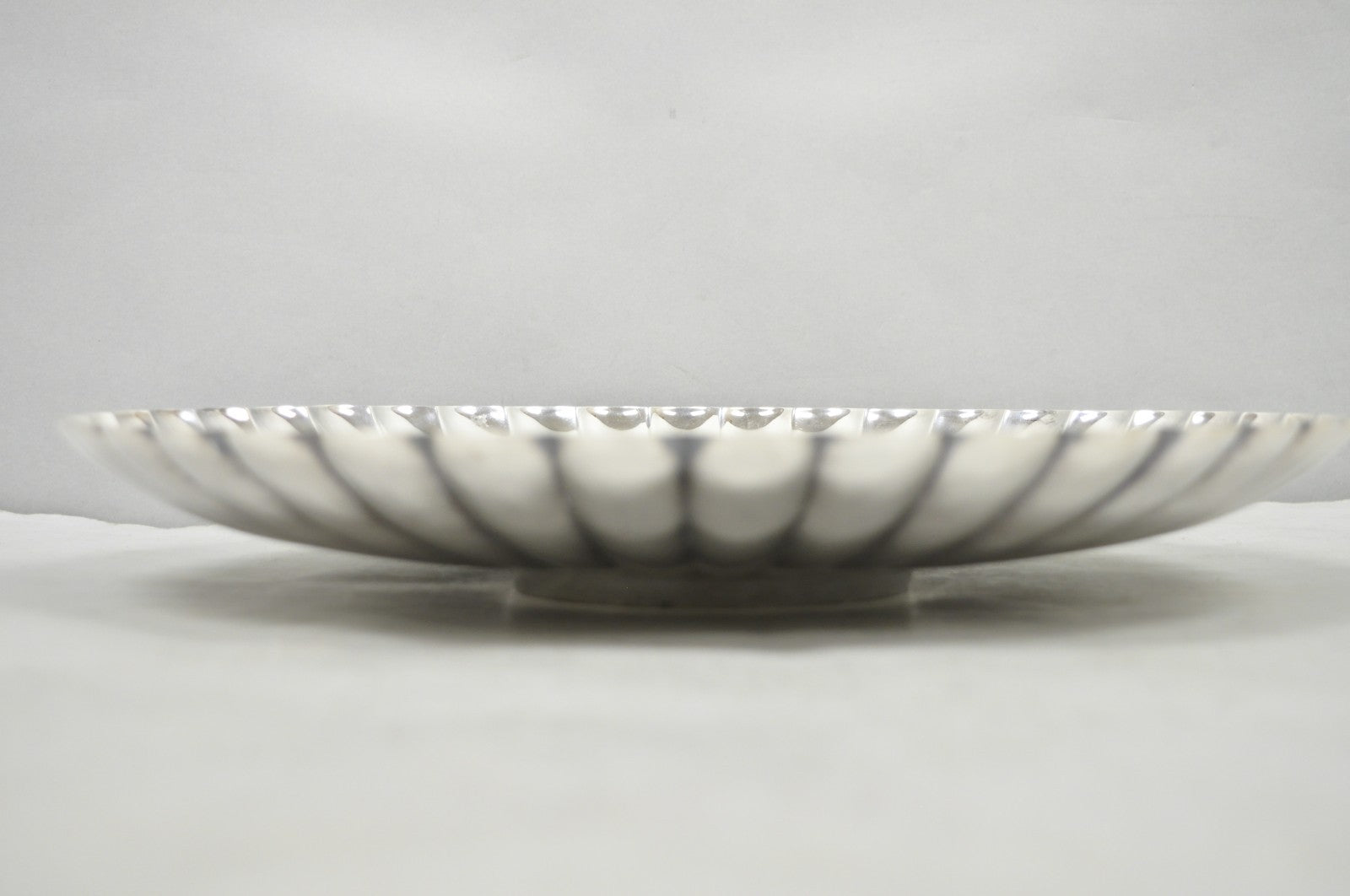 Reed & Barton 1853 Modern Silver Plated Scalloped 14" Round Dish Serving Platter