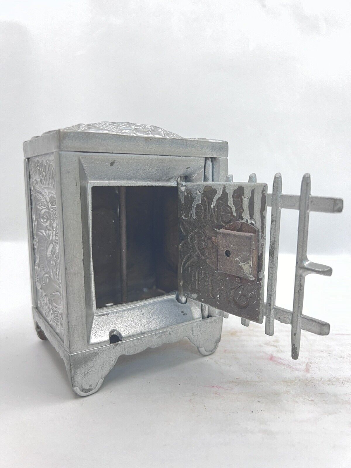 Rare Vintage J.E. Stevens Jewel Bank Cast Iron Safe (With Key)