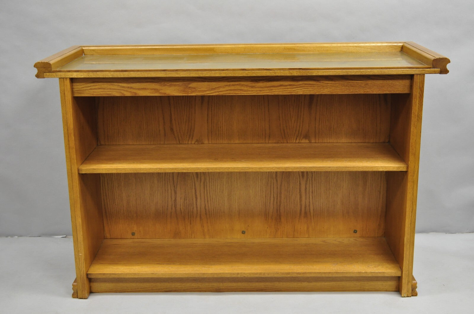 Pulaski Keepsake Collection Oak Wood Bar with Griffins and 2 Swivel Bar Stools