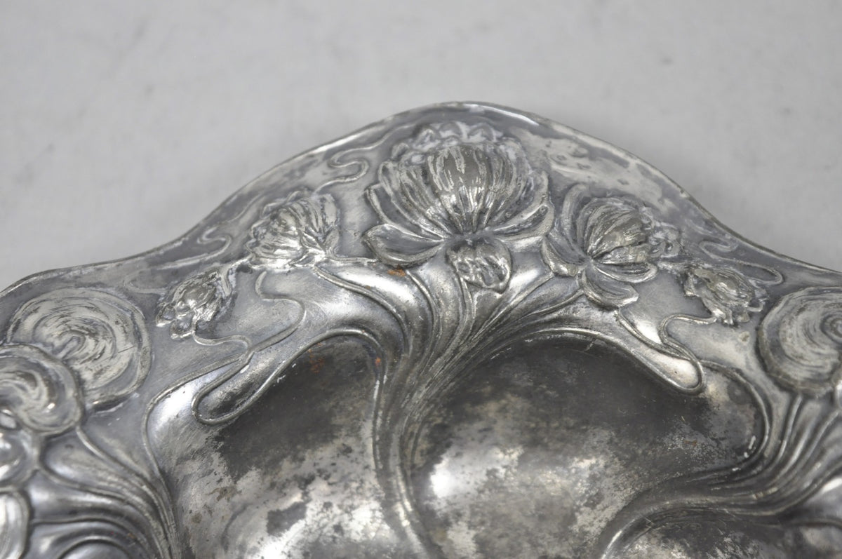 Antique Homan Silver Plated Art Nouveau Round Scalloped Floral Repousse Nut Dish