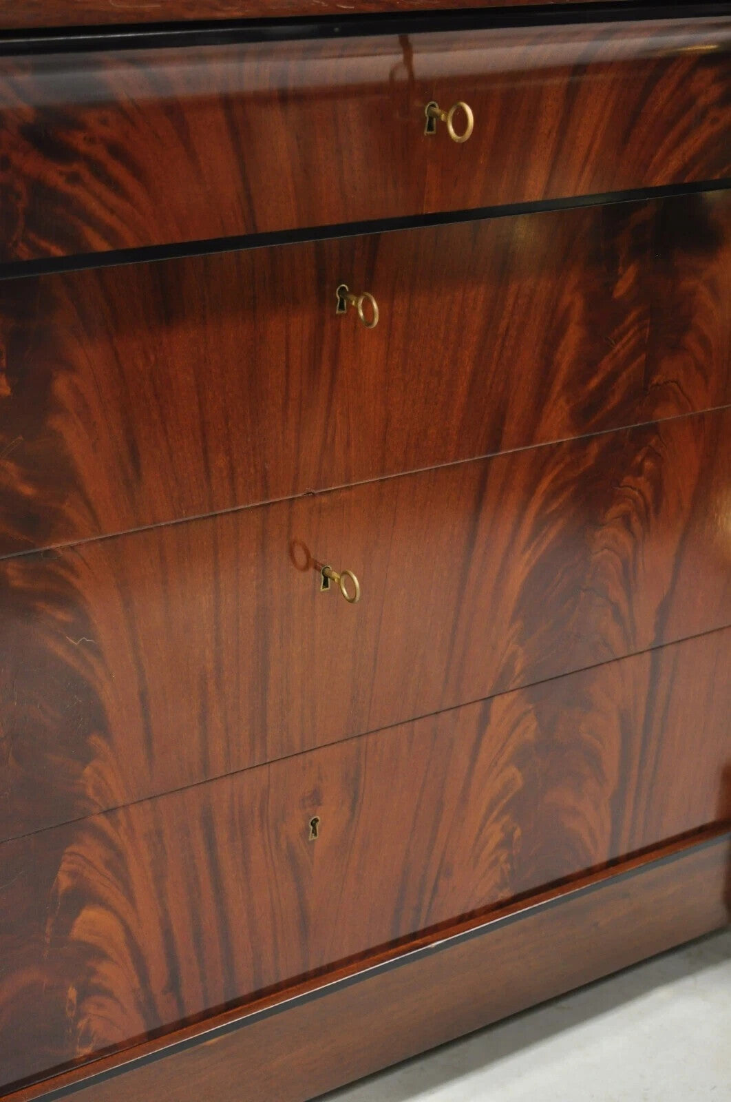 Villa Garnelo French Empire Style Crotch Mahogany 4 Drawer Commode Dresser Chest