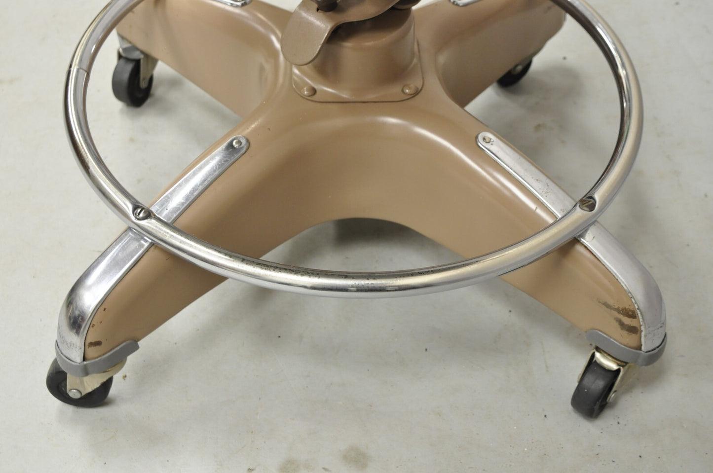 Vintage Cosco Globe Wernicke Art Deo Propeller Base Tanker Office Desk Chair