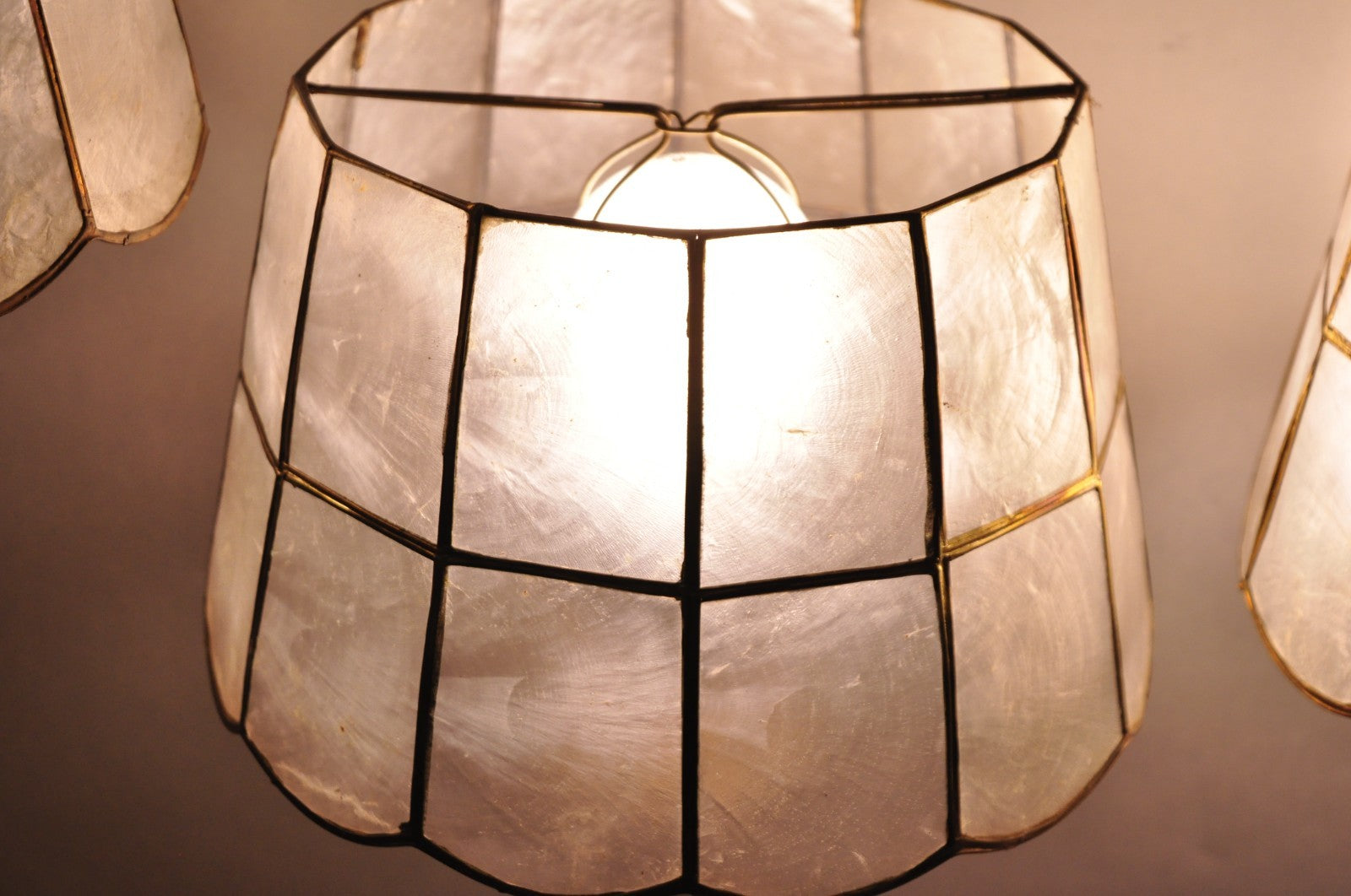 Vintage Italian Hollywood Regency Capiz Shell Gold 8.5" Round Clip On Lamp Shade