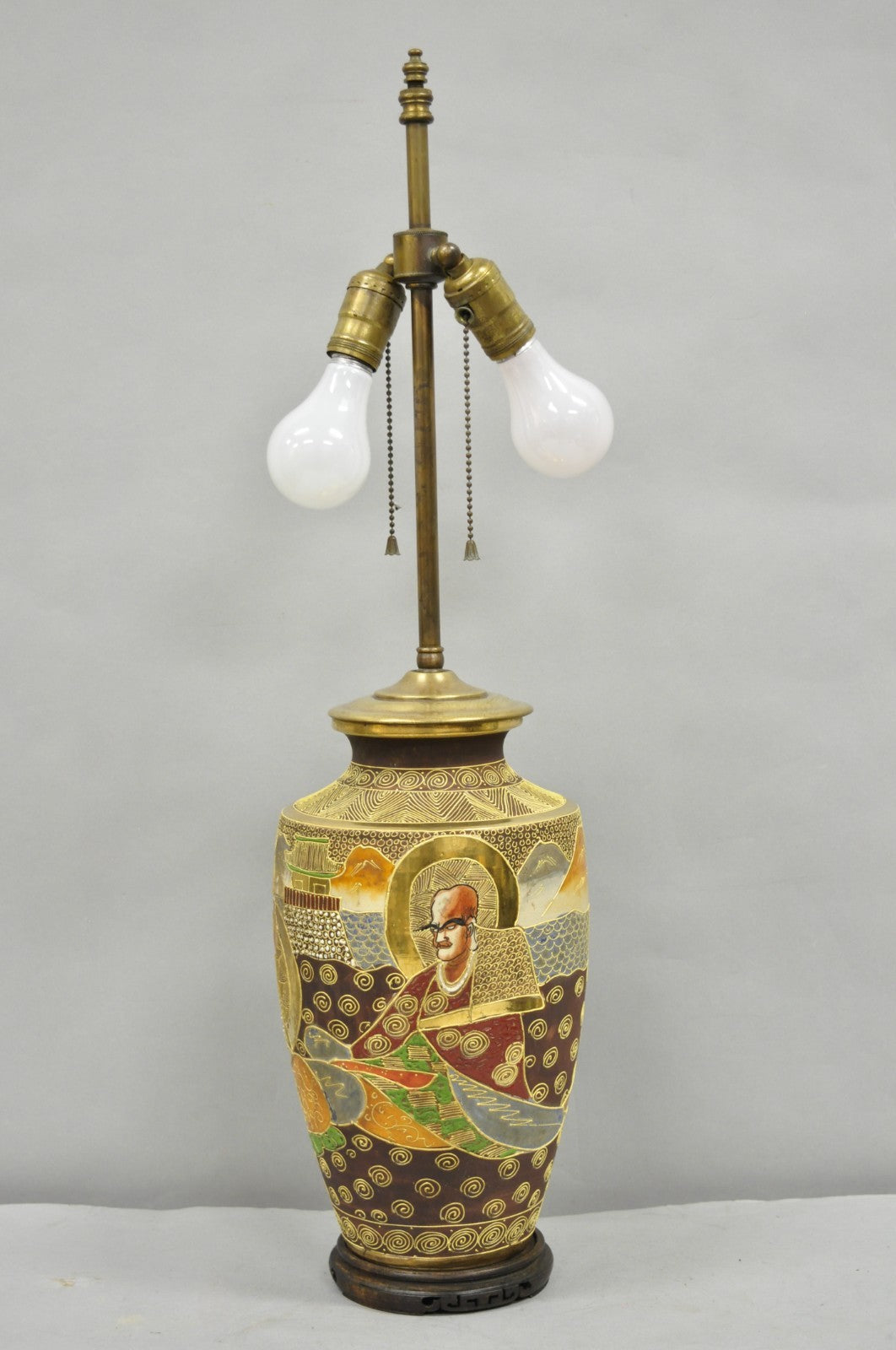 Vintage Japanese Oriental Porcelain Satsuma Vase Gold Gilt Figural Table Lamp