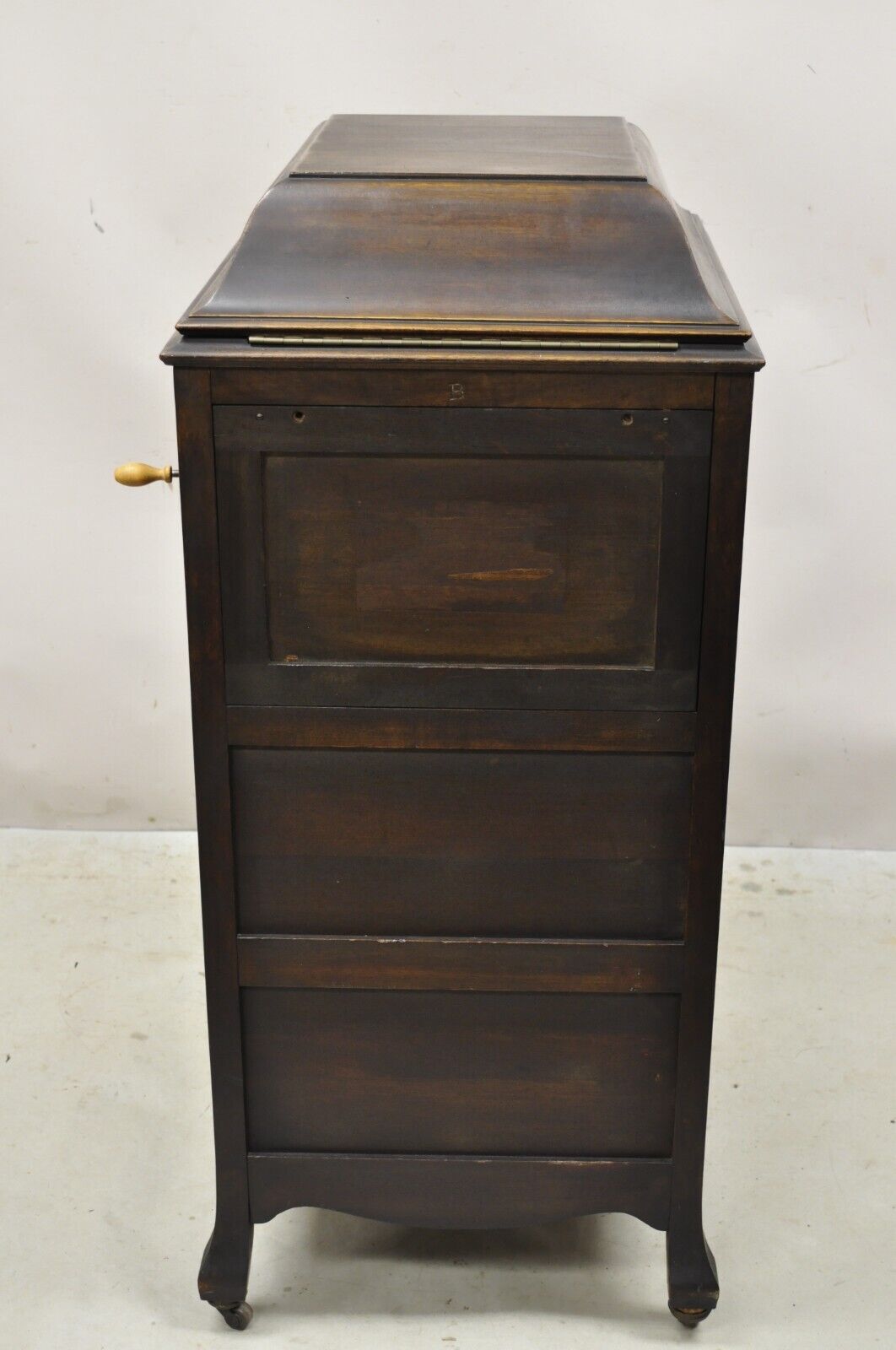 Antique Victor Talking Machine VV-XI Record Player Victrola Mahogany Floor Model