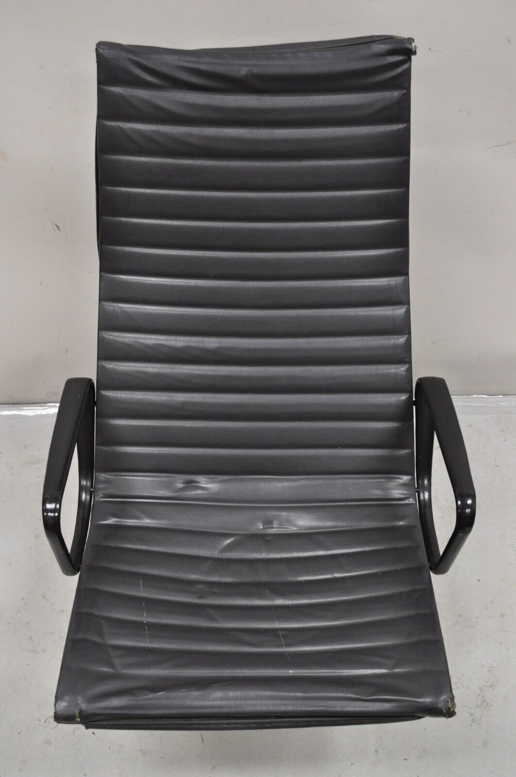 Vintage Herman Miller Charles and Ray Eames Design Swivel Aluminum Group Chair