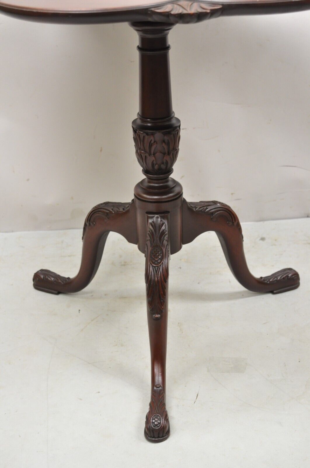 Vintage Crotch Mahogany Chippendale Style Pie Crust Pedestal Side Tea Table