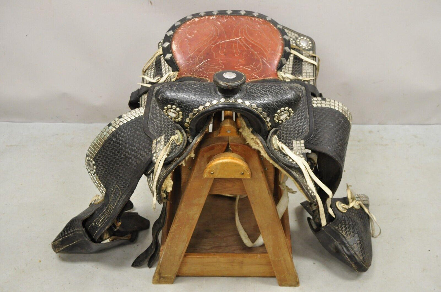 Vintage Simco Black Brown Leather Studded 15.5" Western Horse Show Saddle