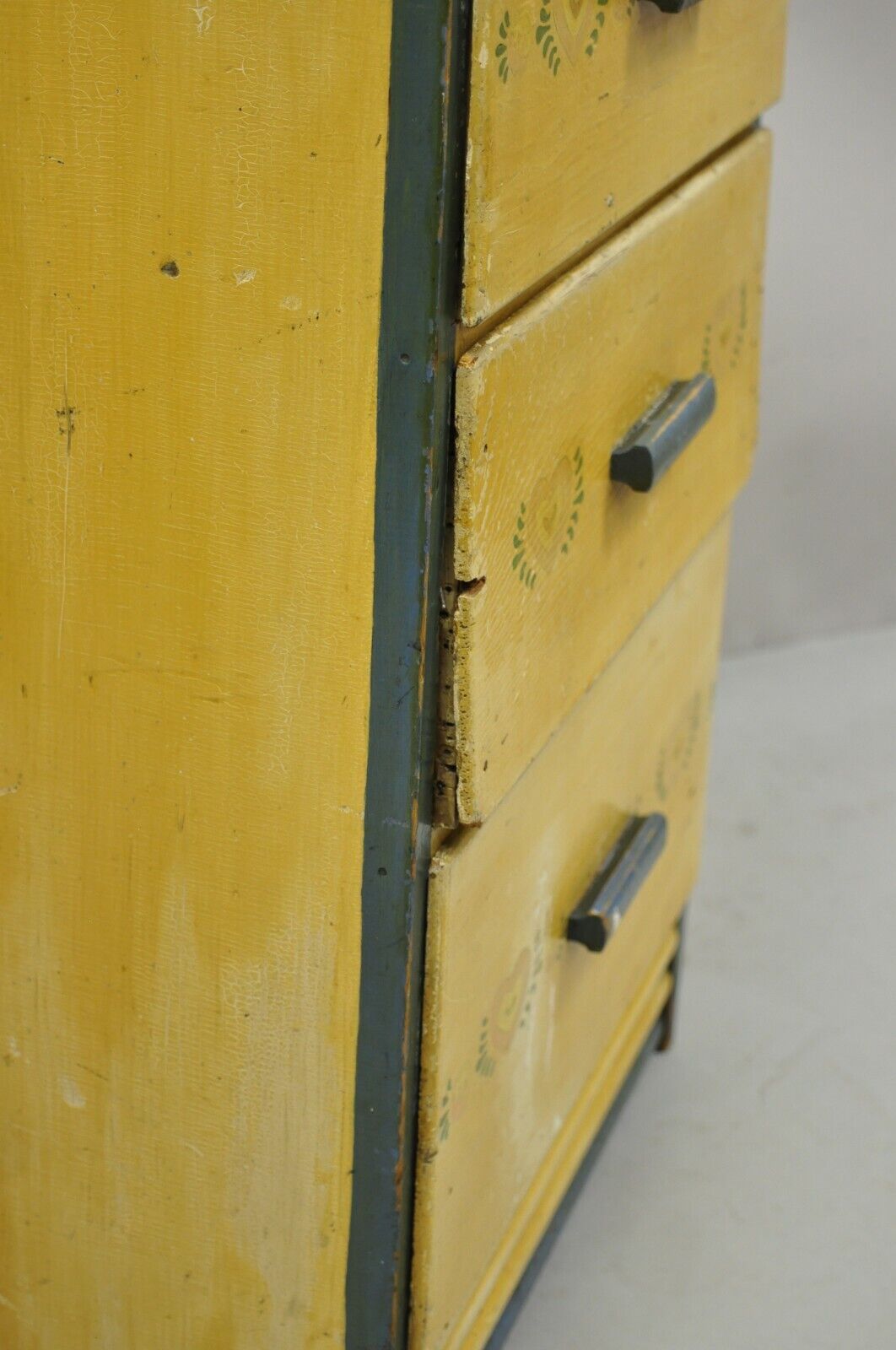 Antique Shabby Chic Yellow Green Distress Painted 4 Drawer Dresser Nightstand