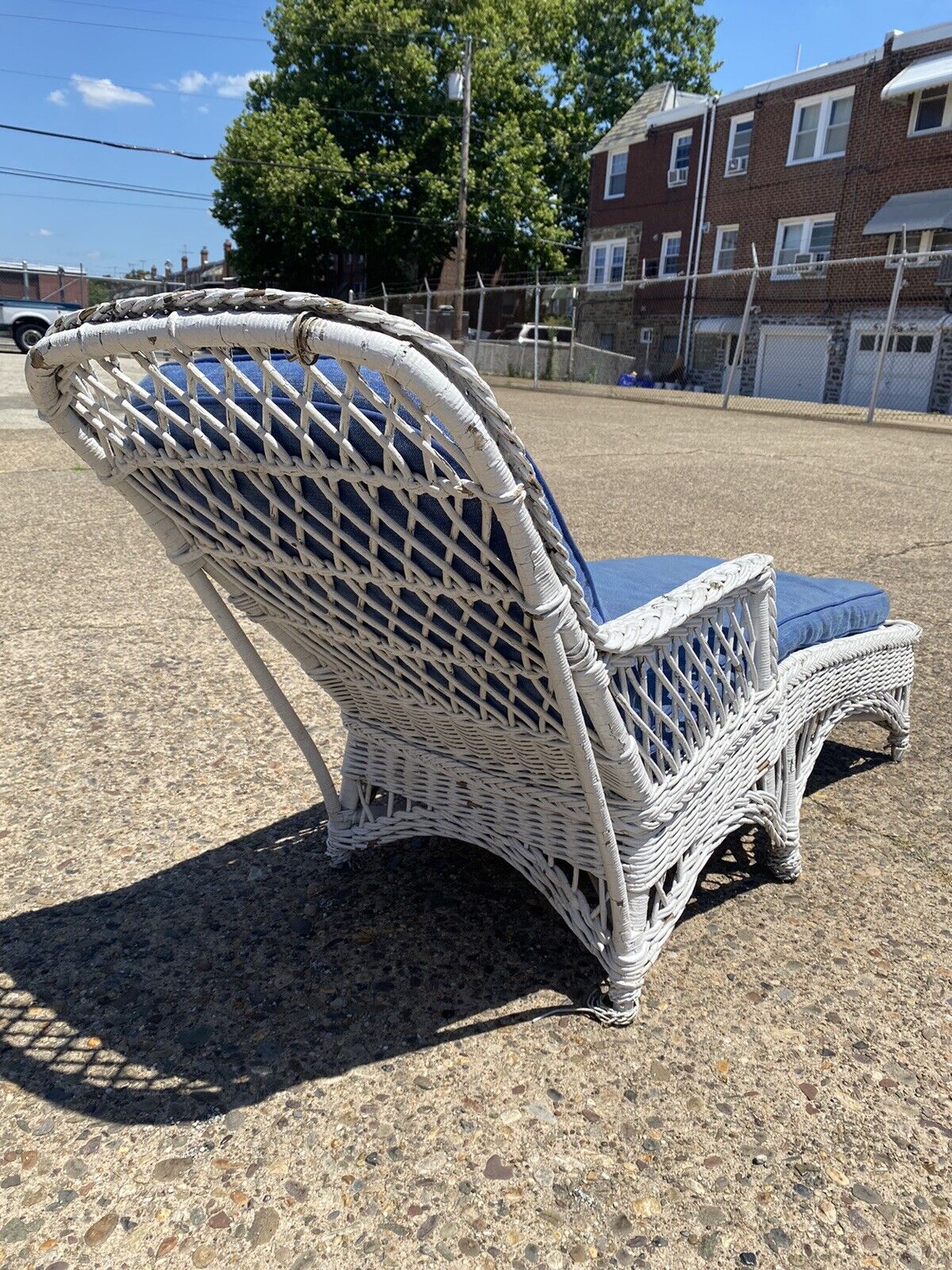 Antique American Victorian White Wicker Sunroom Chaise Lounge Arm Chair Sofa