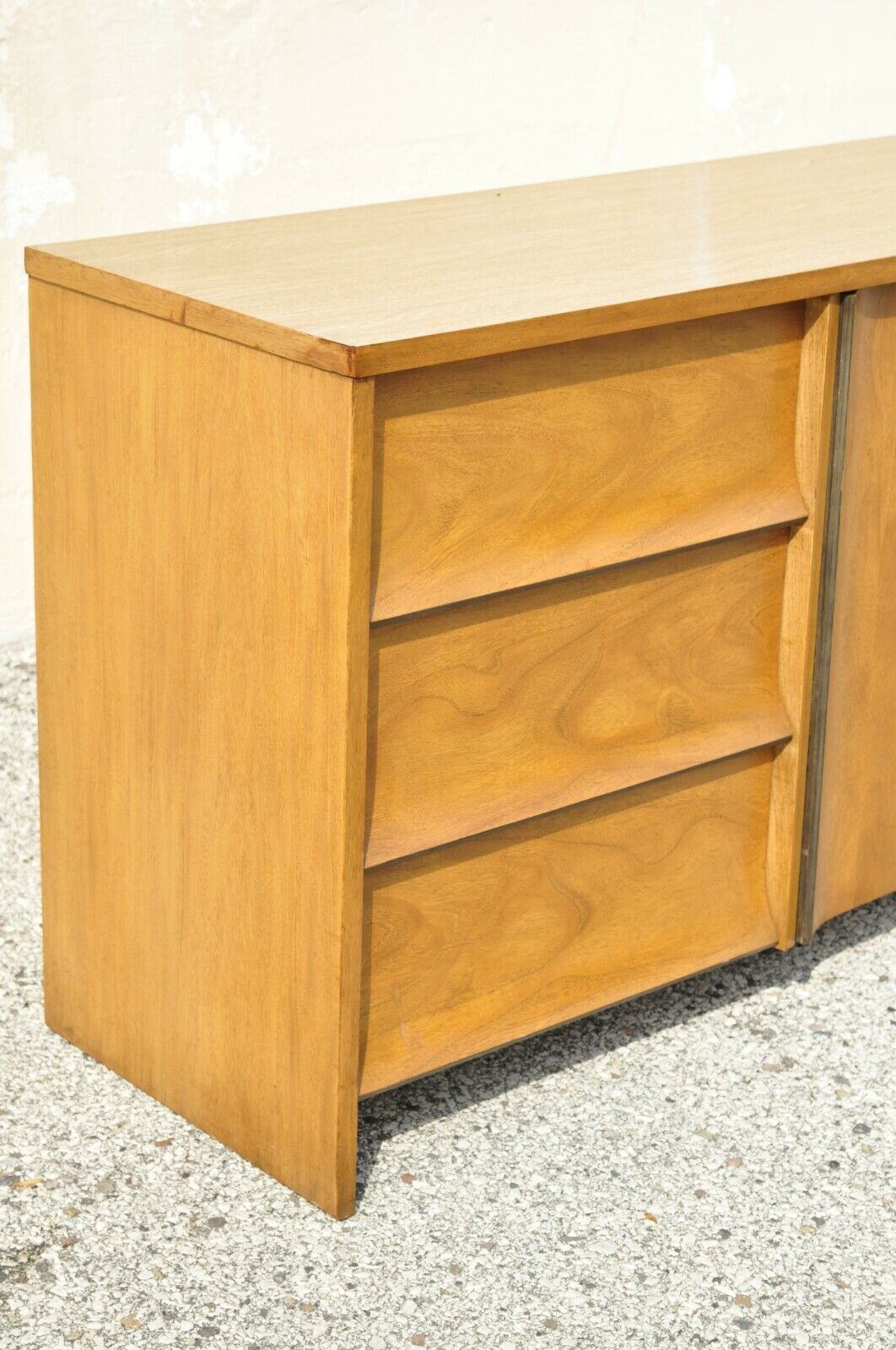 Johnson Carper Mid Century Modern 9 Drawer Walnut Laminate Credenza Long Dresser