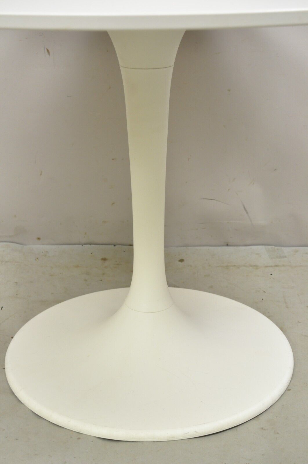 Vintage 1999 Ikea Docksta 13040 41" Round White Tulip Base Dining Table