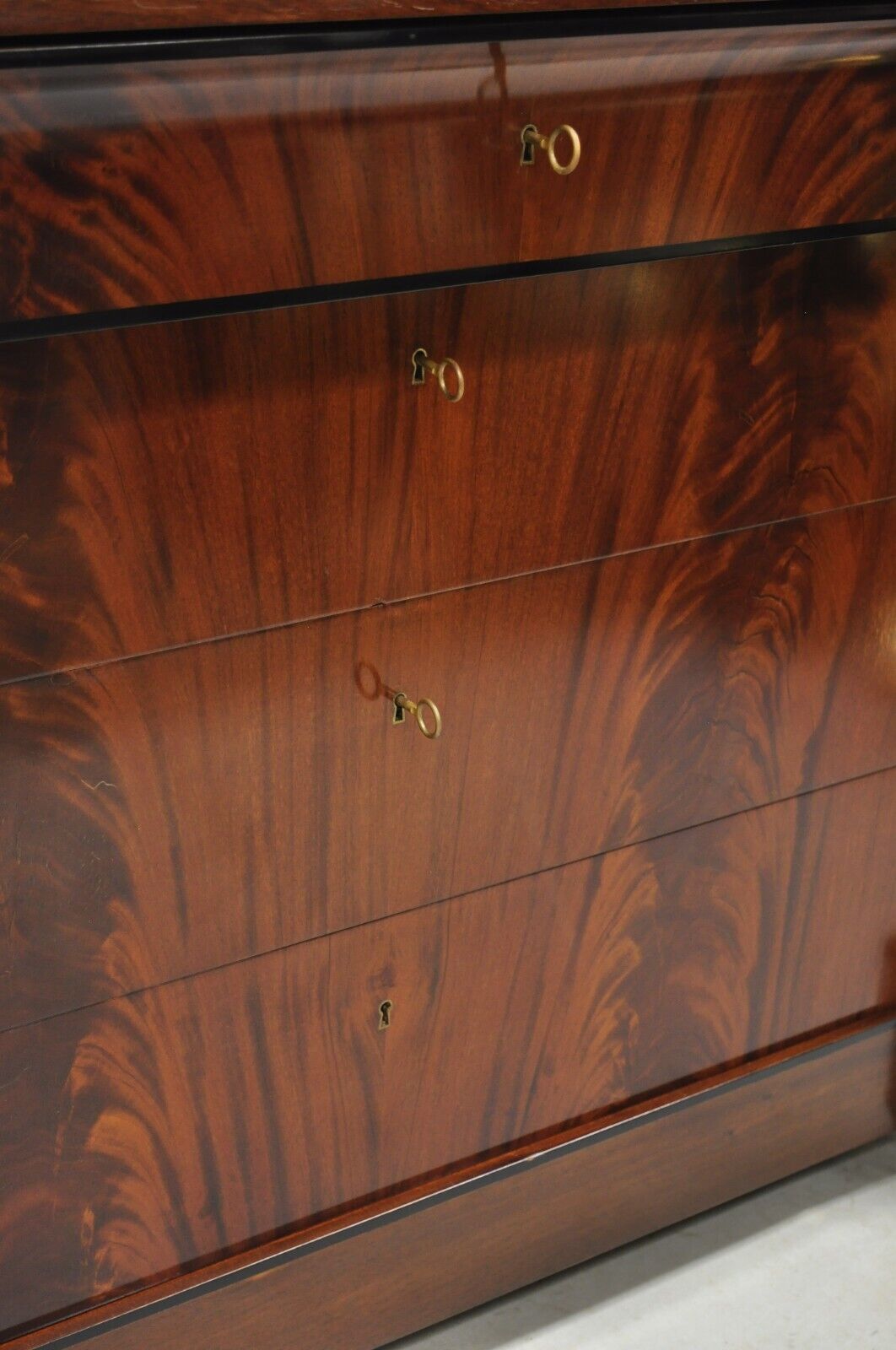 Villa Garnelo Crotch Mahogany Empire Style 4 Drawer Commode Dresser