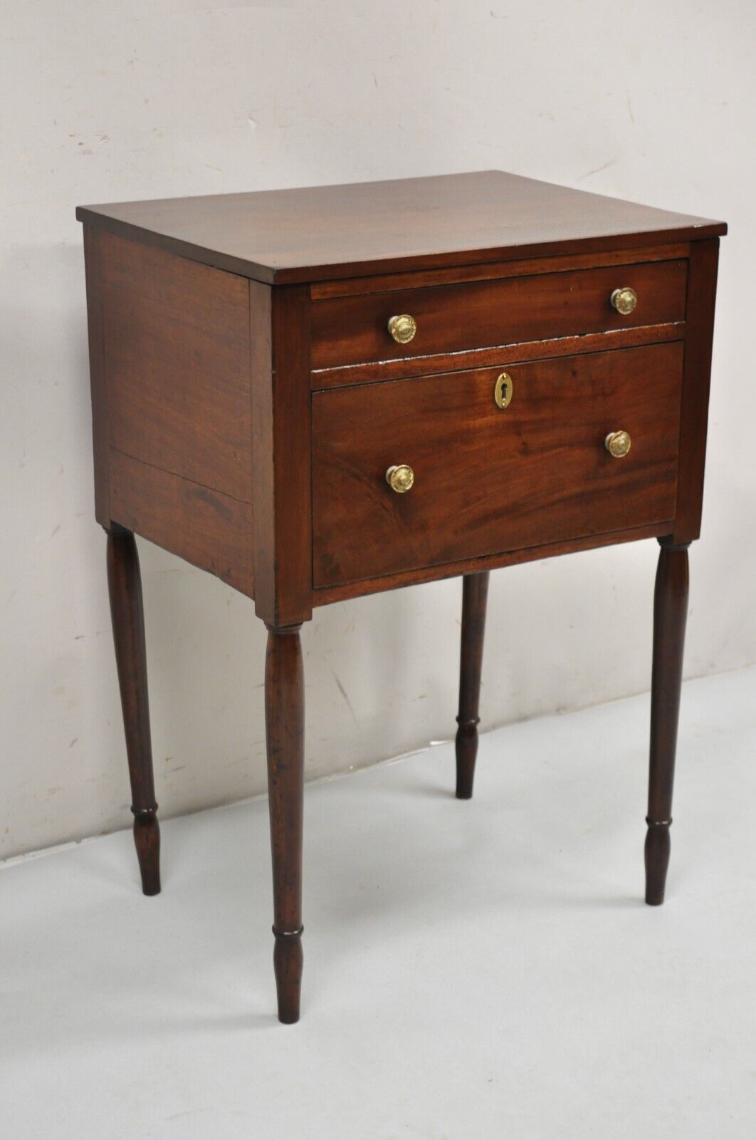 Antique Federal Sheraton Mahogany 2 Drawer Work Stand Side Table Nightstand