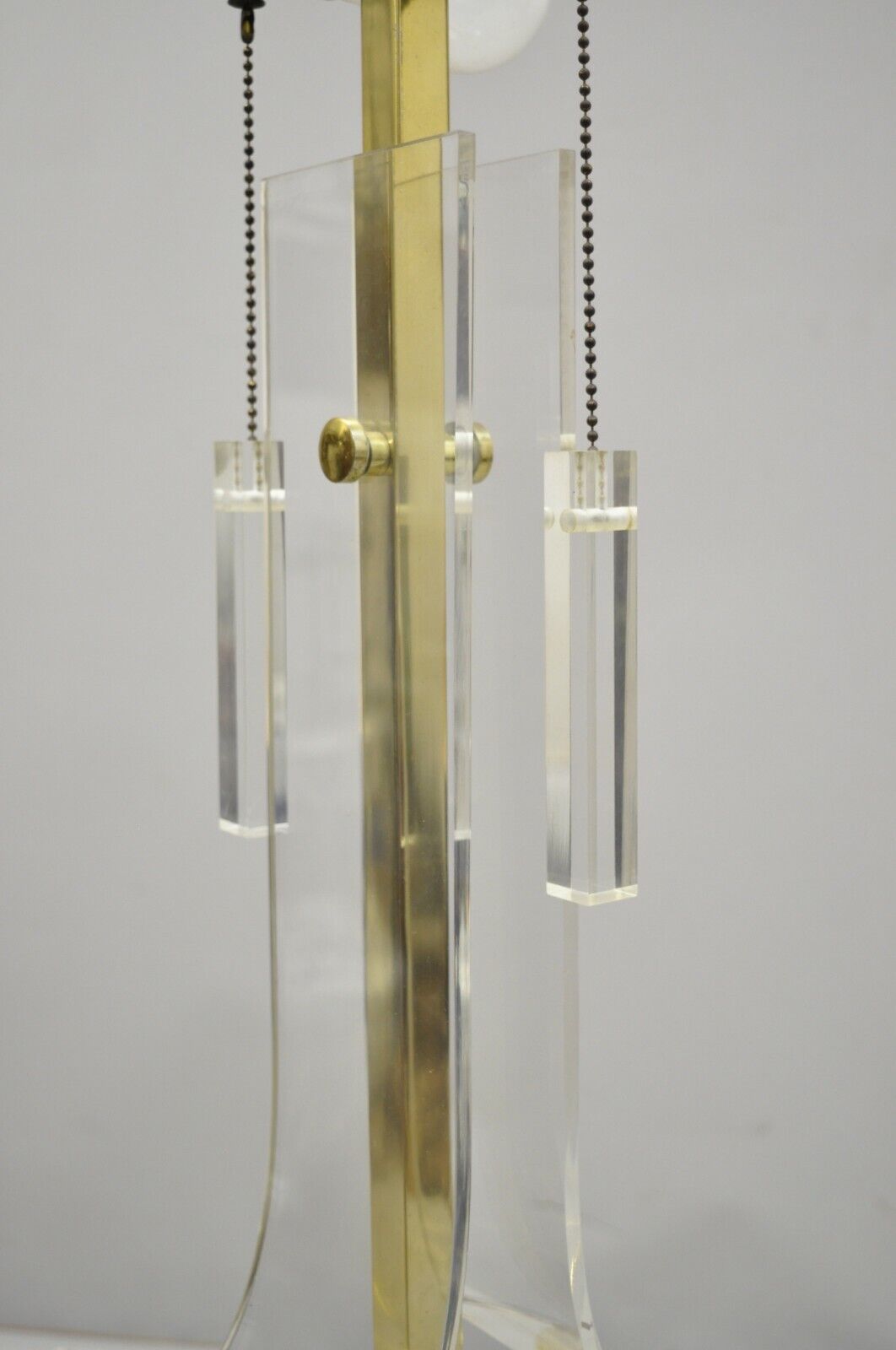 Vintage Mid Century Modern Lucite & Brass Laurel Sculptural Table Lamp