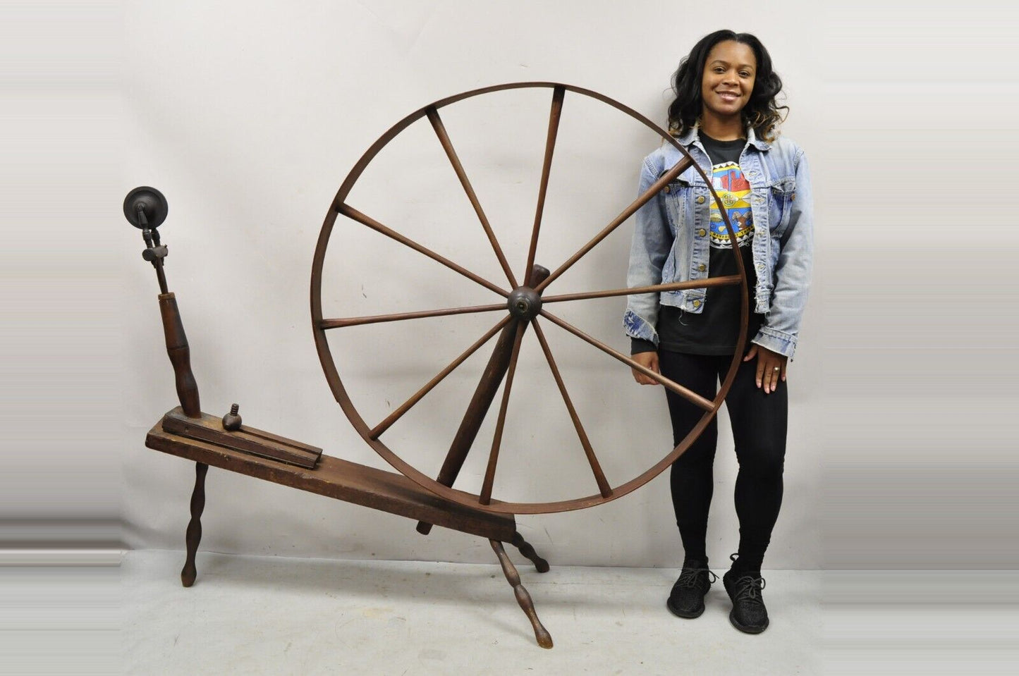 Antique American Primitive Colonial Wooden Country Spinning Wheel