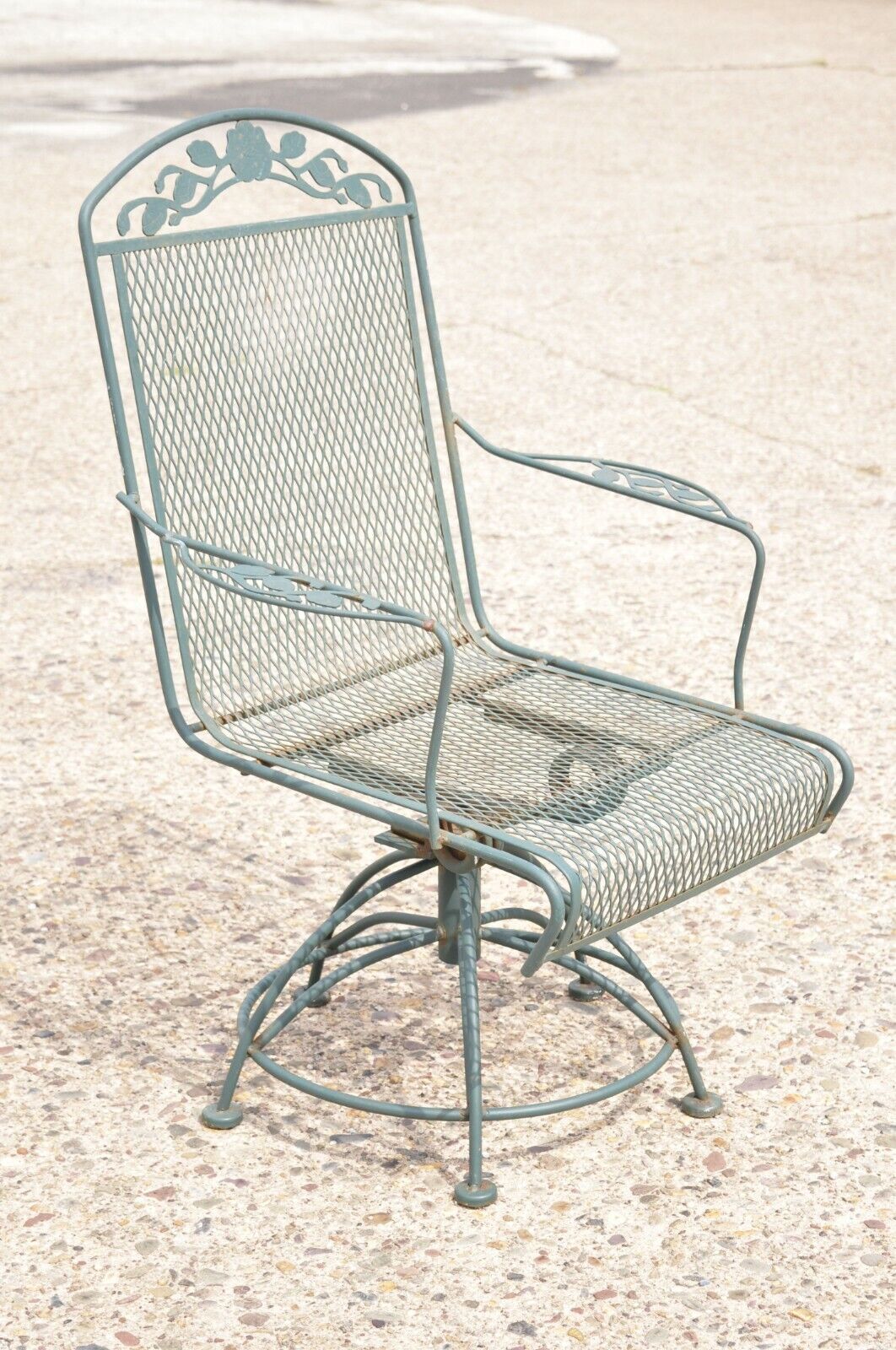 Vintage Meadowcraft Dogwood Green Wrought Iron Swivel Spring Garden Patio Chair