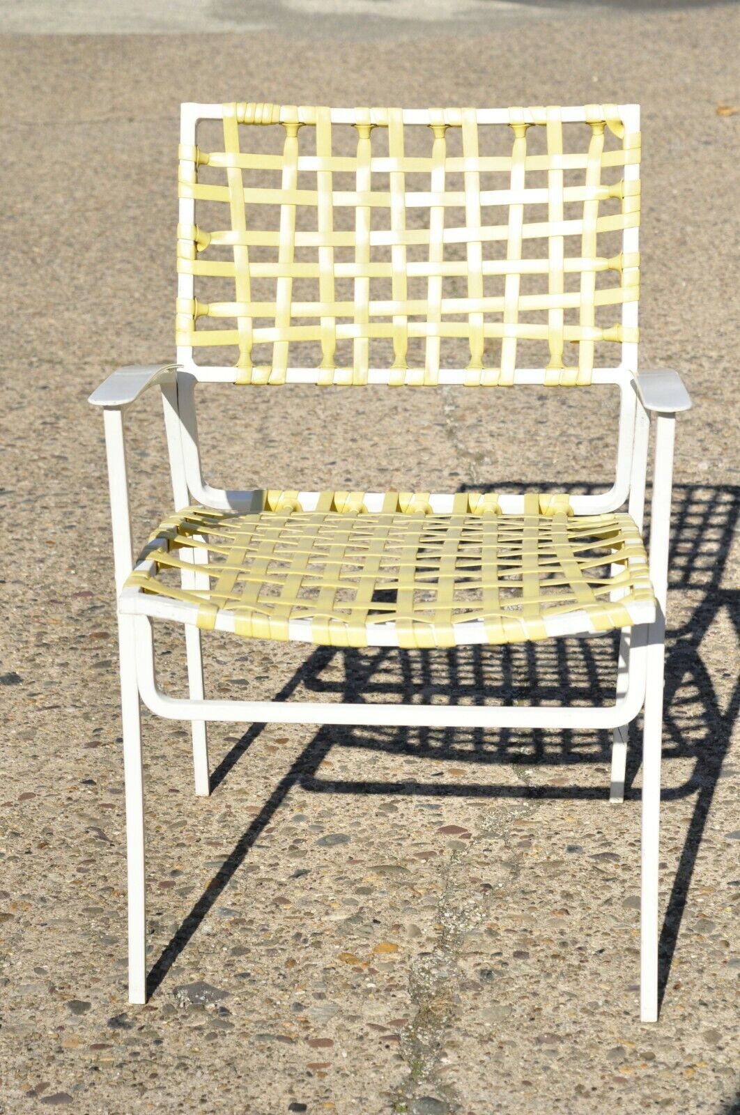 Medallion Aluminum Yellow Woven Vinyl Strap Patio Pool Lounge Chair - 1 Chair