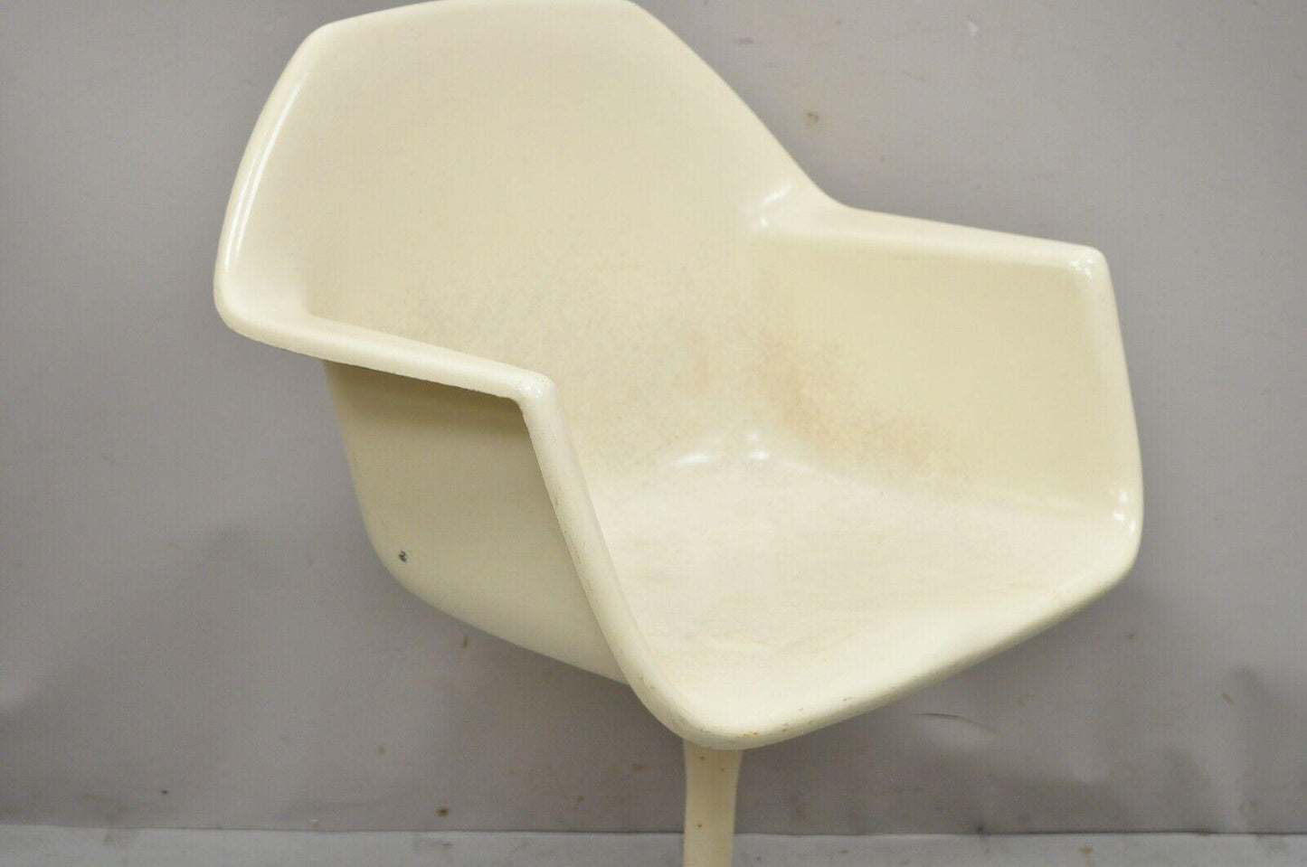 Vintage Mid Century Fiberglass Swivel Seat Metal Tulip Base Dining Arm Chair