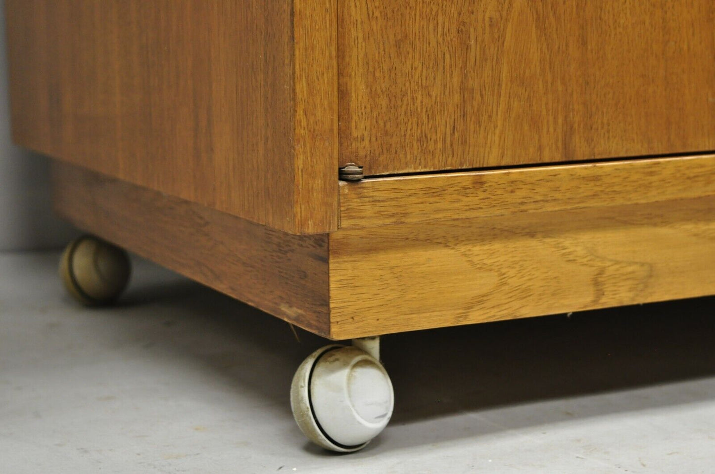 Vintage Mid Century Modern Walnut Laminate Top Rolling Drop Leaf Bar Cart Server