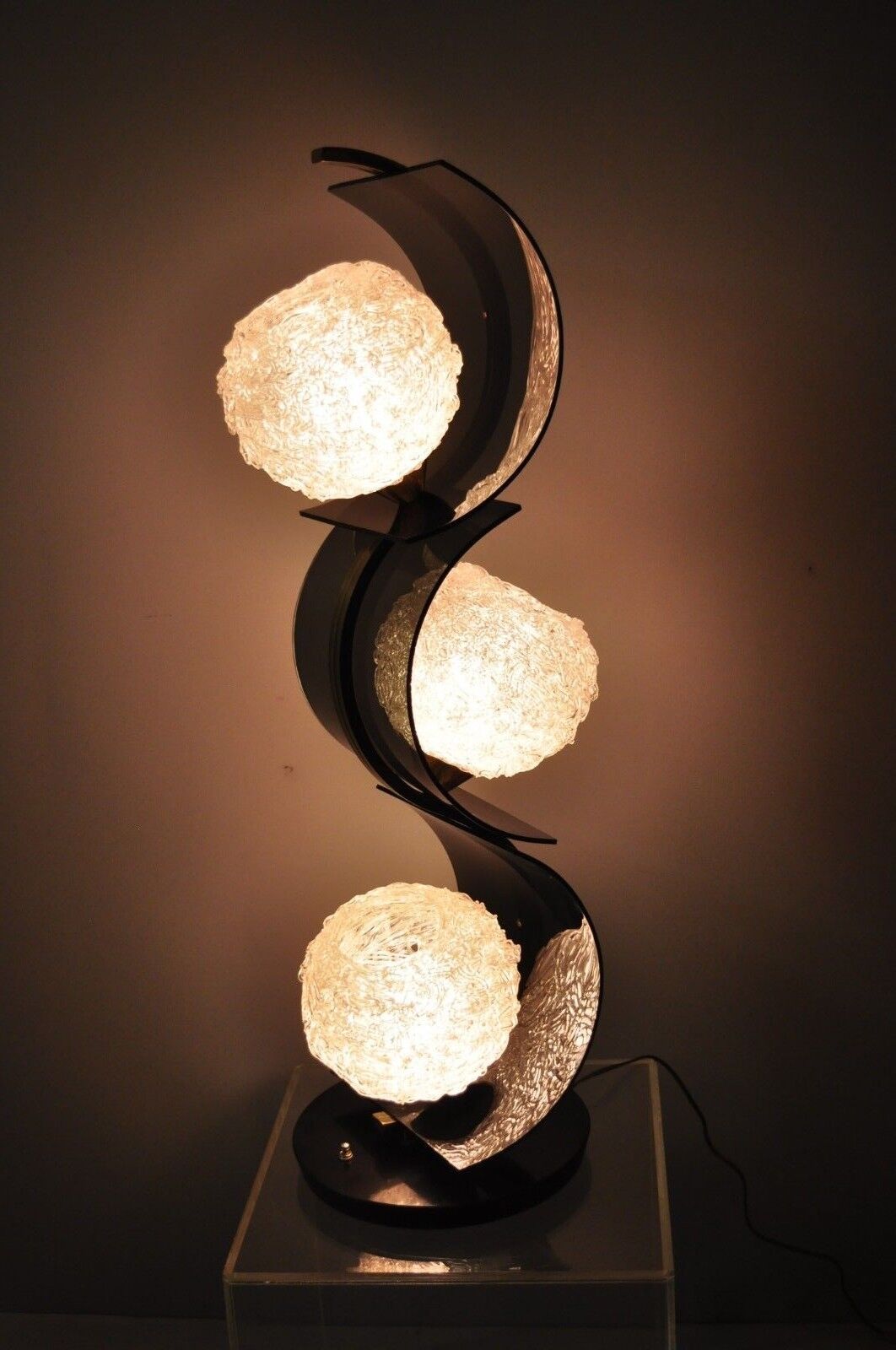 Vtg MCM "S" Shape Sculptural Brass Table Lamp 3 Spun Spaghetti Fiberglass Shades