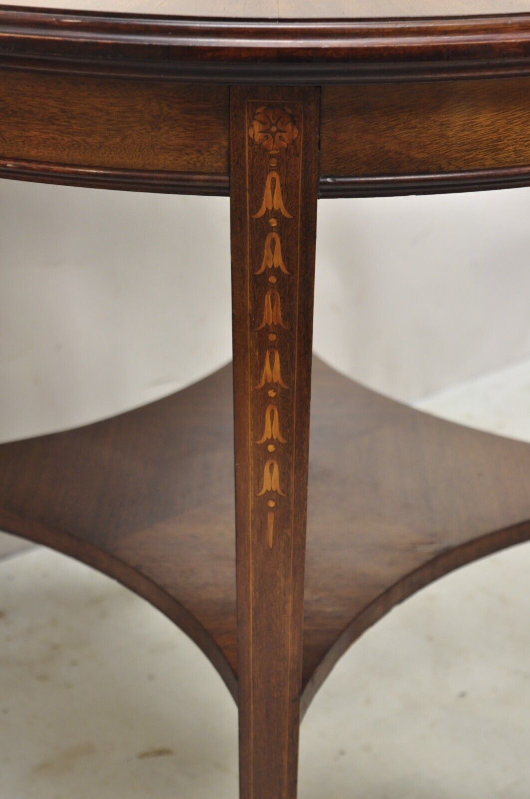 Antique Mahogany Edwardian Bellflower Inlay Round Center Table