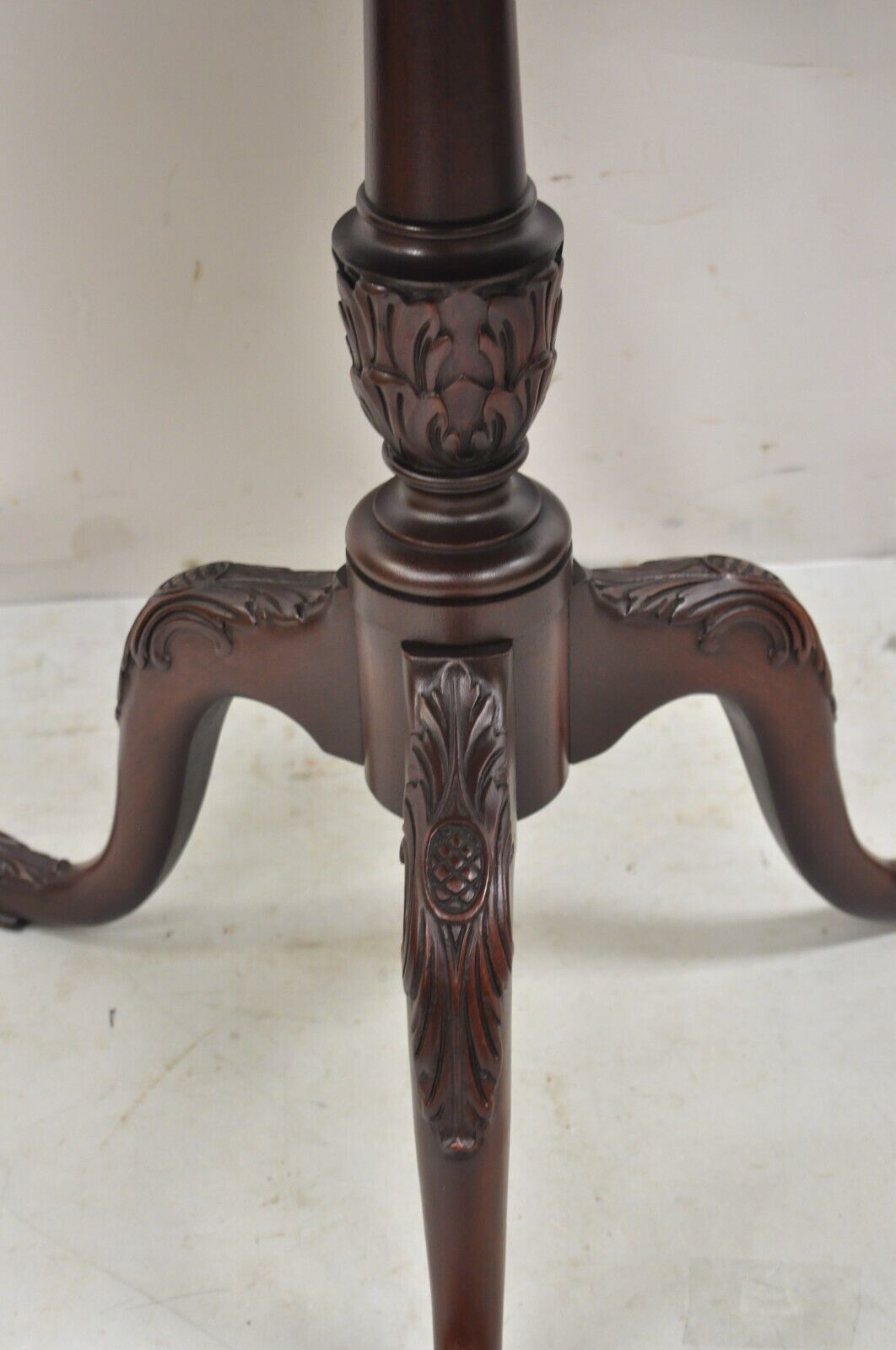 Vintage Crotch Mahogany Chippendale Style Pie Crust Pedestal Side Tea Table