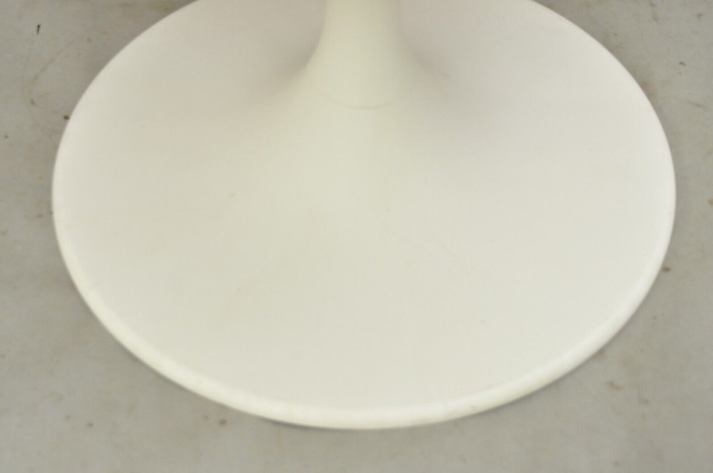 Vintage 1999 Ikea Docksta 13040 41" Round White Tulip Base Dining Table