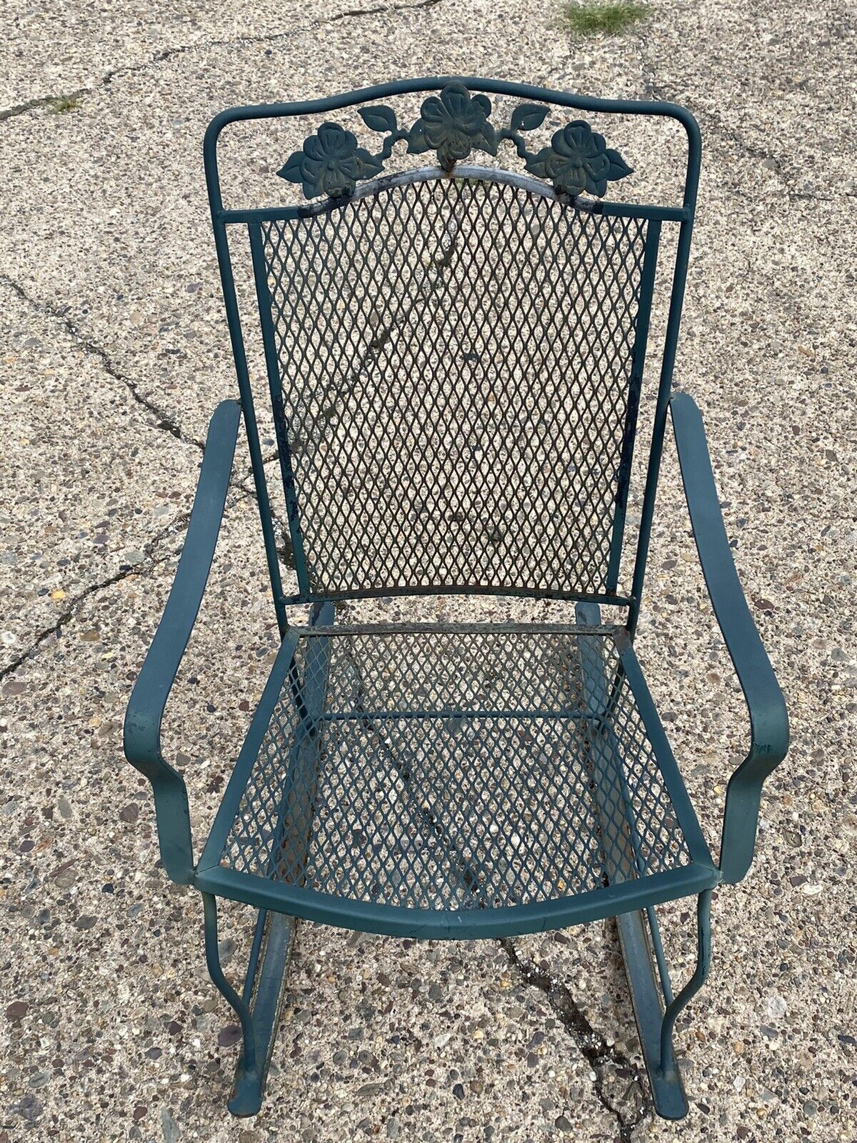 Vintage Wrought Iron Victorian Style Green Garden Patio Rocker Rocking Chair