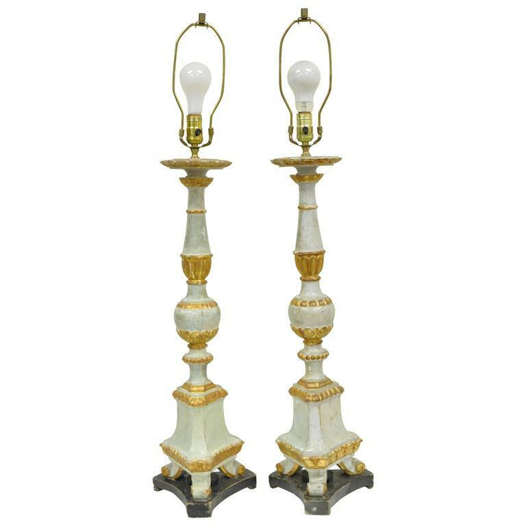 Pair of Early 20th Century Italian Hand-Carved Giltwood Neoclassical Table Lamps