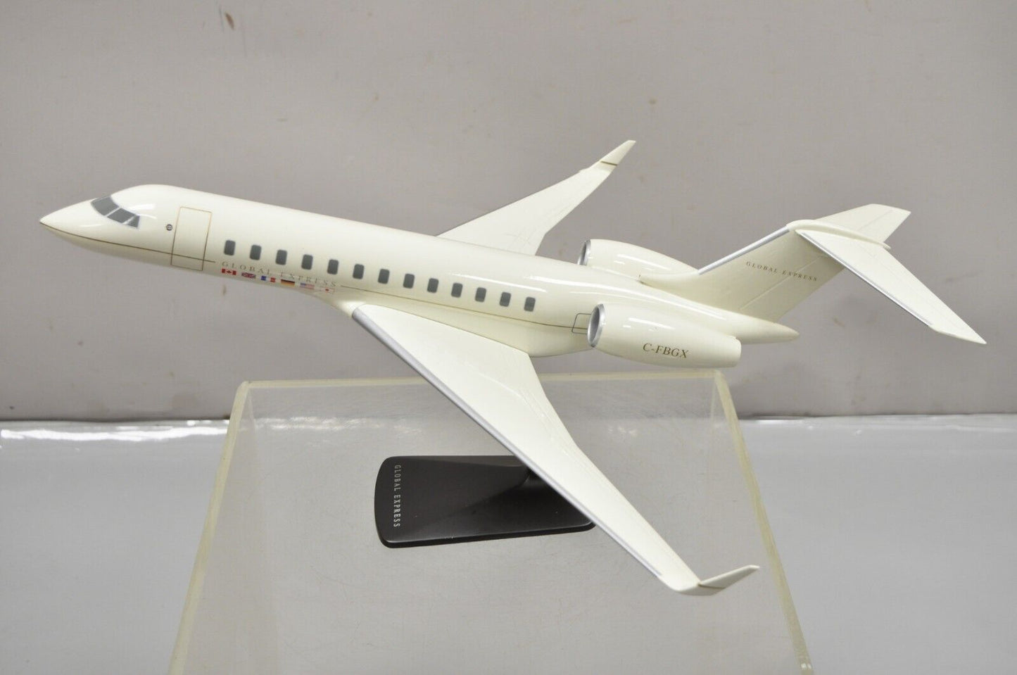 Space Model London England Global Express C-FBGX Bombardier Airplane Model Plane