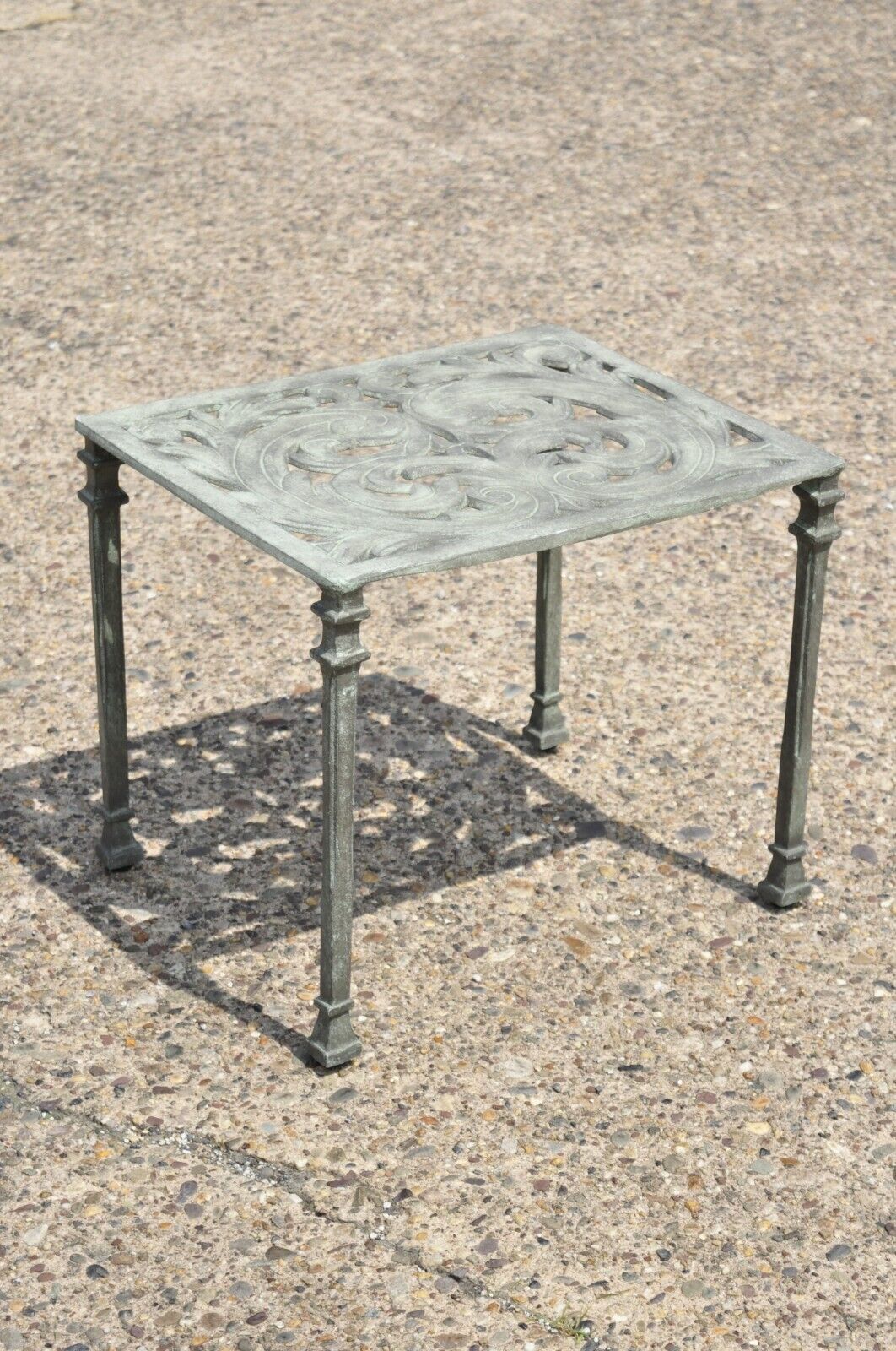 Landgrave Cast Classics Aluminum Leafy Scroll Green Garden Patio Side Table