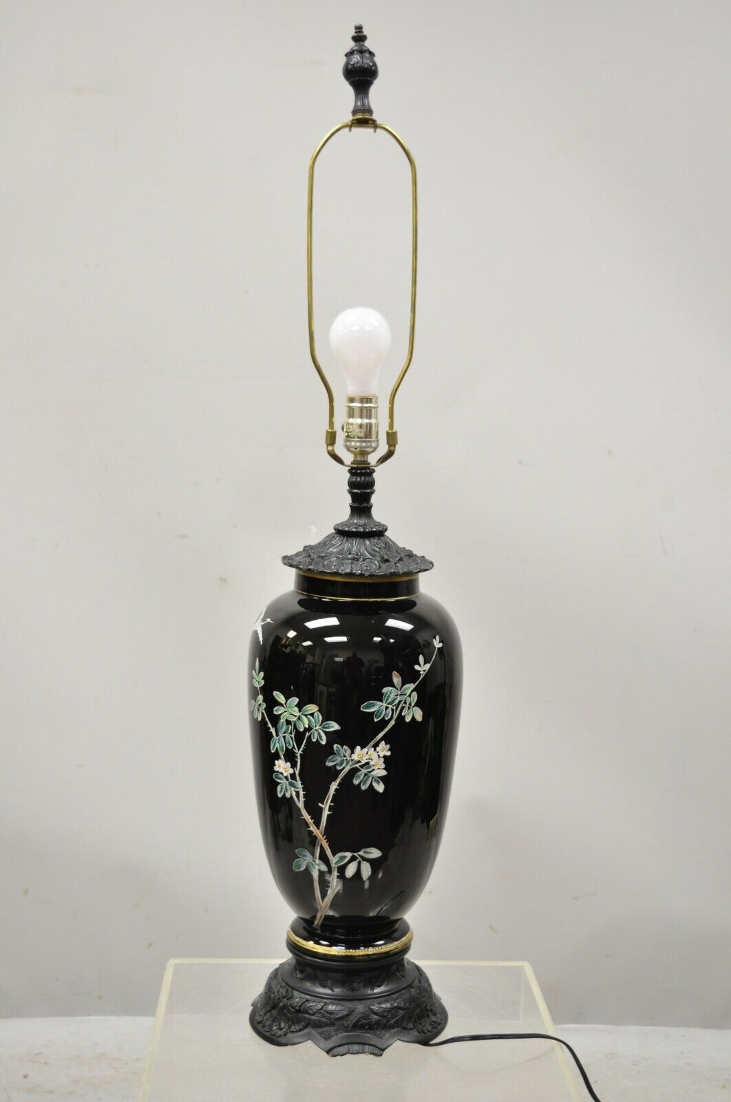 Chinese Chinoiserie Porcelain Ceramic Black Jardiniere Bird Painted Table Lamp