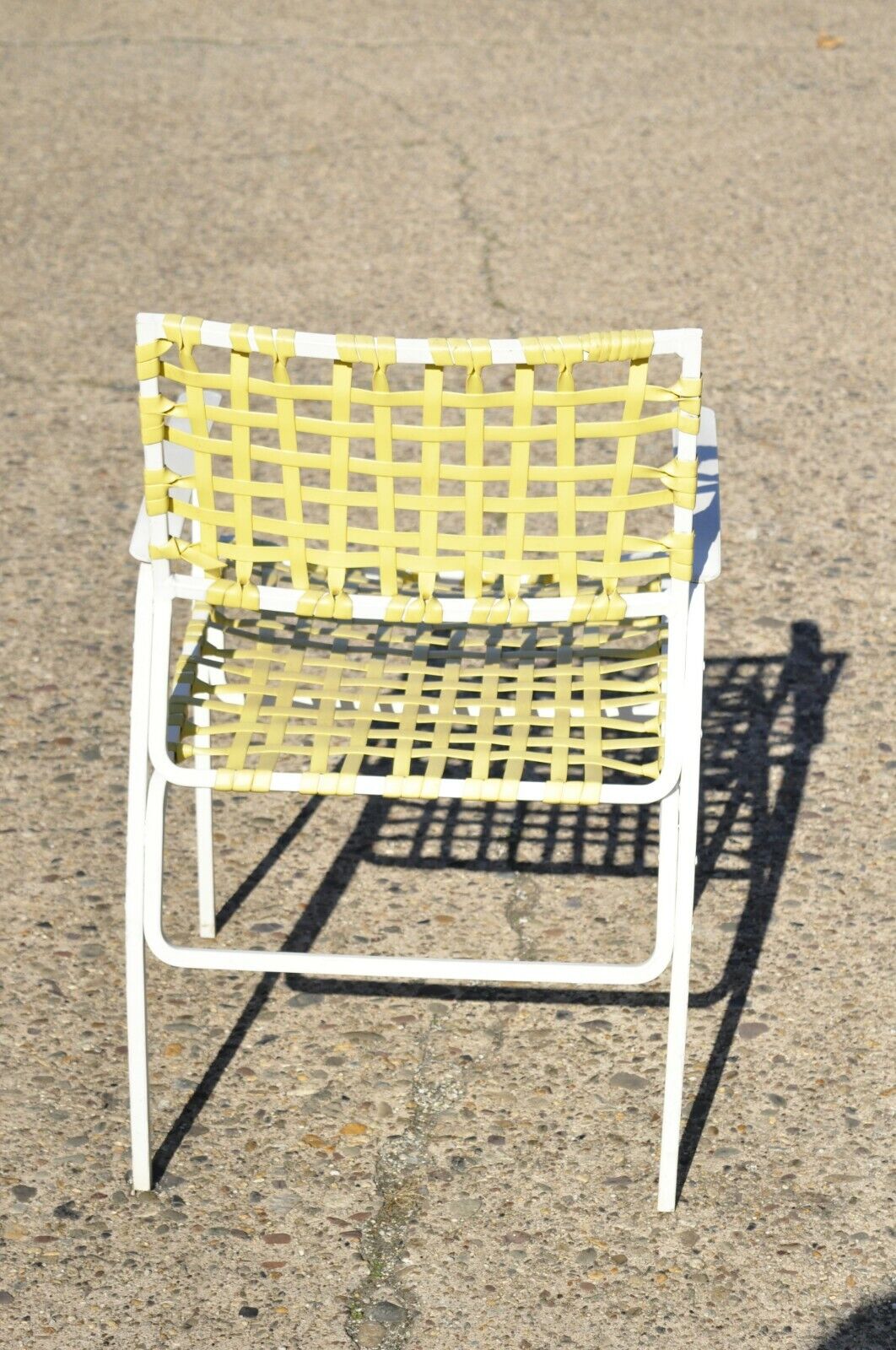 Medallion Aluminum Yellow Woven Vinyl Strap Patio Pool Lounge Chair - 1 Chair
