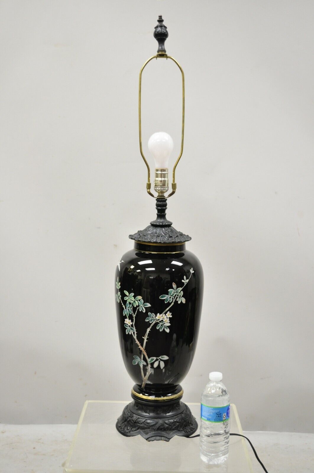 Chinese Chinoiserie Porcelain Ceramic Black Jardiniere Bird Painted Table Lamp