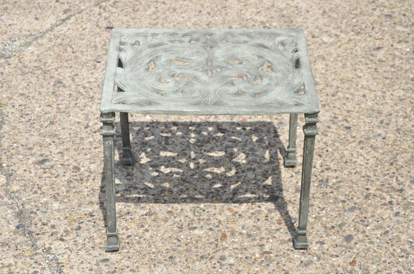 Landgrave Cast Classics Aluminum Leafy Scroll Green Garden Patio Side Table